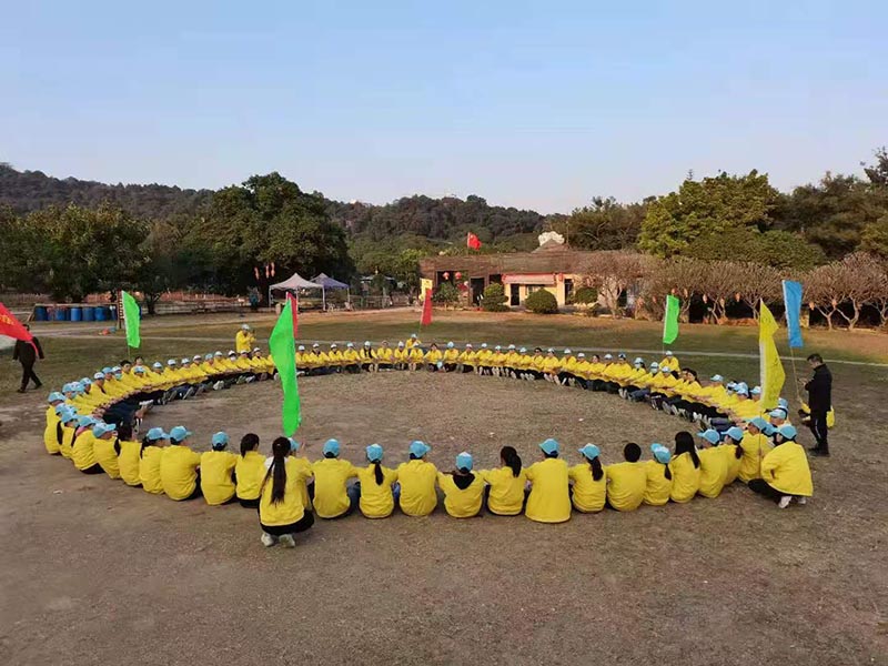 Outdoor team building