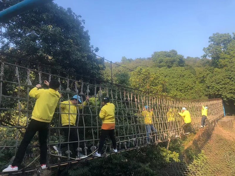 Outdoor team building